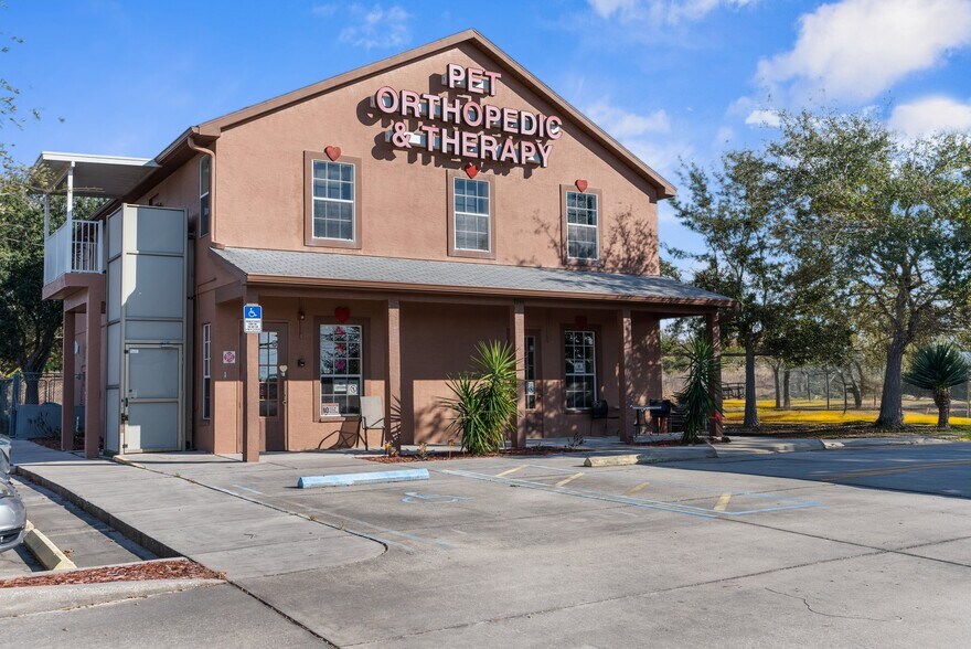 More Photos Of 7044 Commercial Way, Weeki Wachee Office For Sale