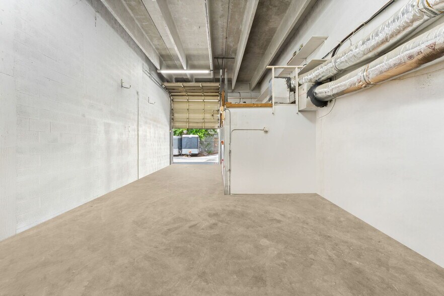 More Photos Of 13826-13838 SW 142nd Ave, Miami Warehouse For Sale