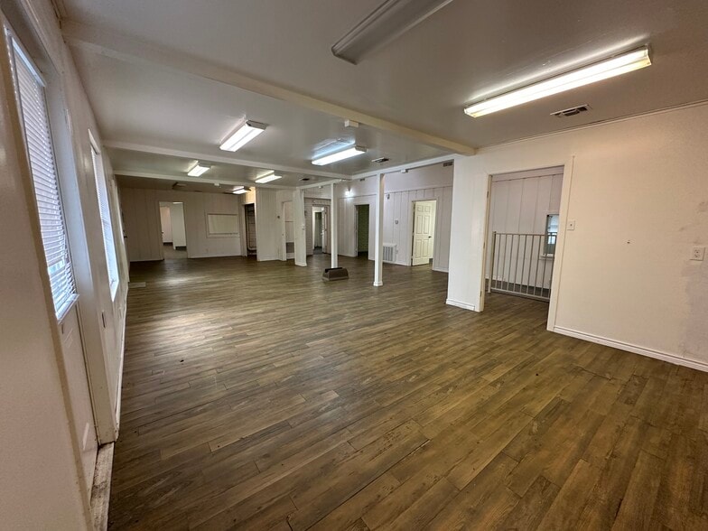 More Photos Of 6628 Crestway Dr, San Antonio Flex For Sale