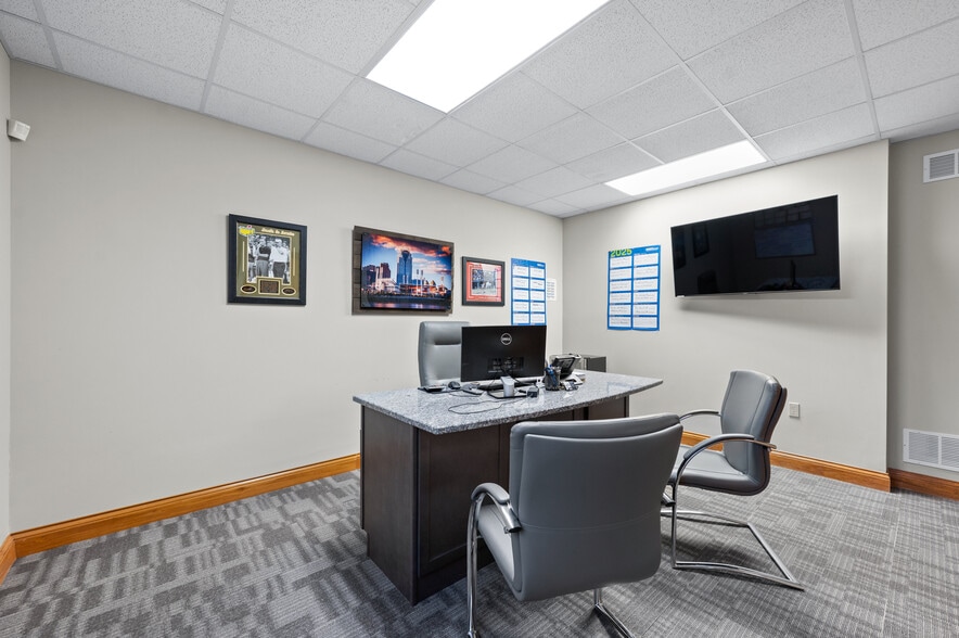 More Photos Of 9155 Governors Way, Cincinnati Office For Sale