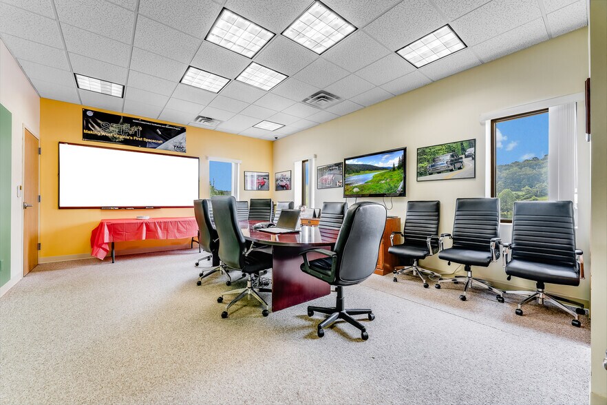 More Photos Of 2050 Winners Dr, Fairmont Auto Repair For Sale