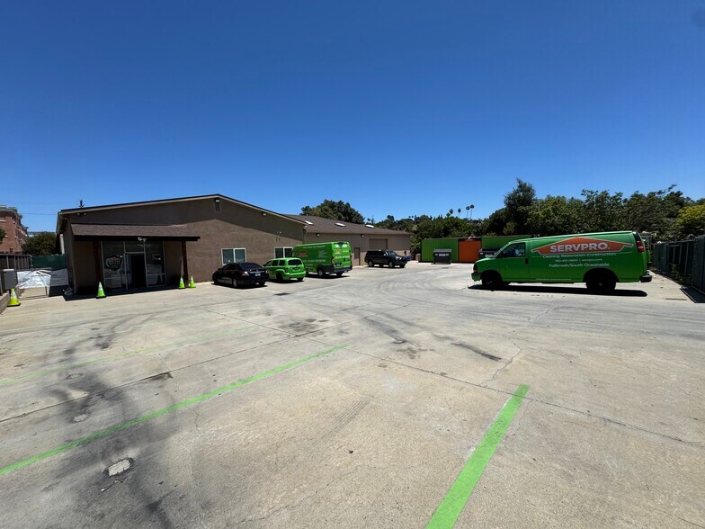 Primary Photo Of 215 W Ash St, Fallbrook Light Distribution For Lease