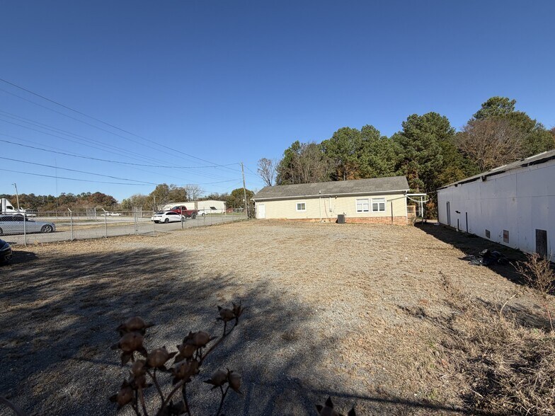 More Photos Of 424 Mt Phillips St, Rock Hill General Retail For Lease
