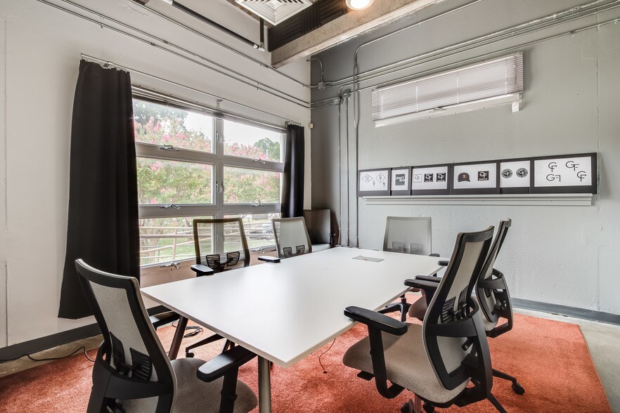 More Photos Of 3000 E Cesar Chavez St, Austin Office For Lease