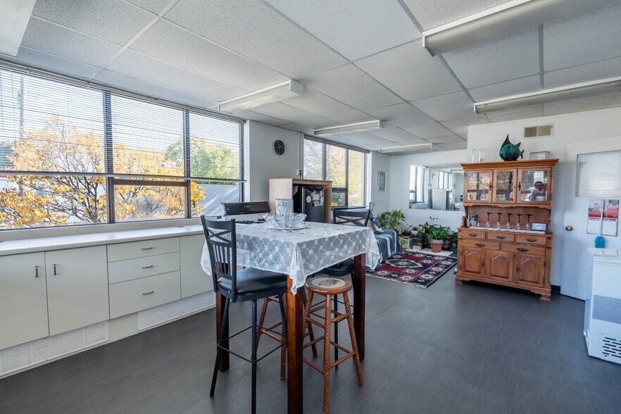 More Photos Of 219 Lochiel St, Sarnia General Retail For Sale