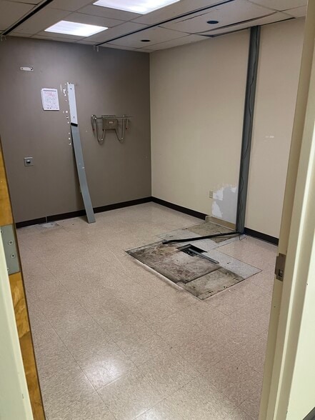 More Photos Of 1524 Atwood Ave, Johnston Medical For Sale