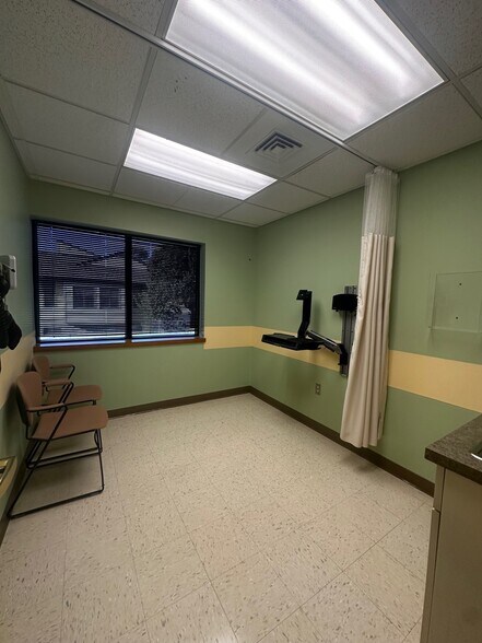 More Photos Of 546 Cromwell Ave, Rocky Hill Medical For Sale
