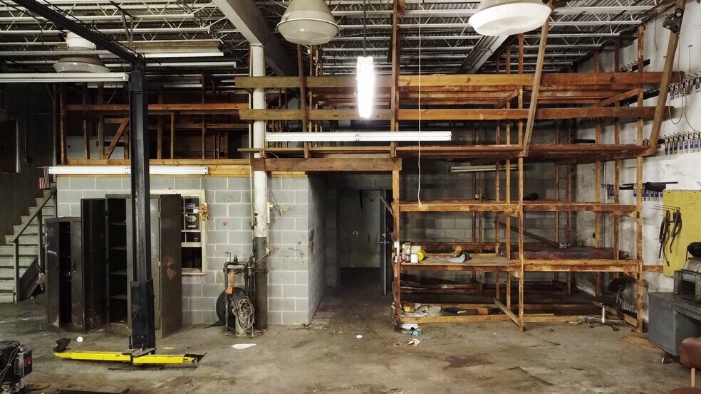 More Photos Of 1925 Old Chatham Rd, Martinsville Auto Repair For Sale