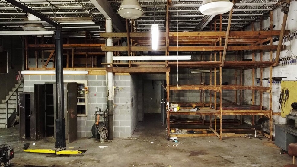 More Photos Of 1925 Old Chatham Rd, Martinsville Auto Repair For Sale