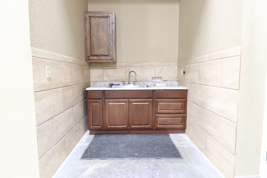More Photos Of 2605 French dr, Hobbs Industrial For Lease