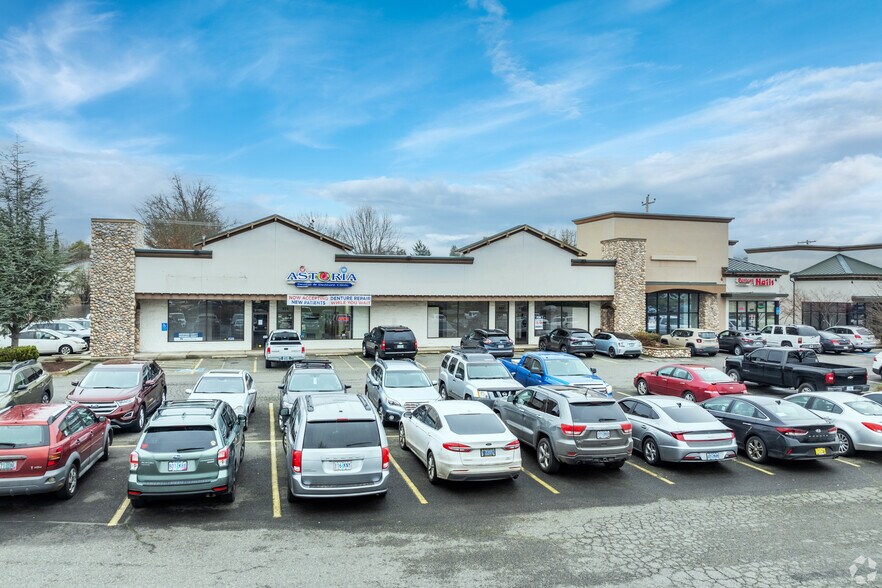 More Photos Of 820 NE E St, Grants Pass Storefront Retail Office For Sale