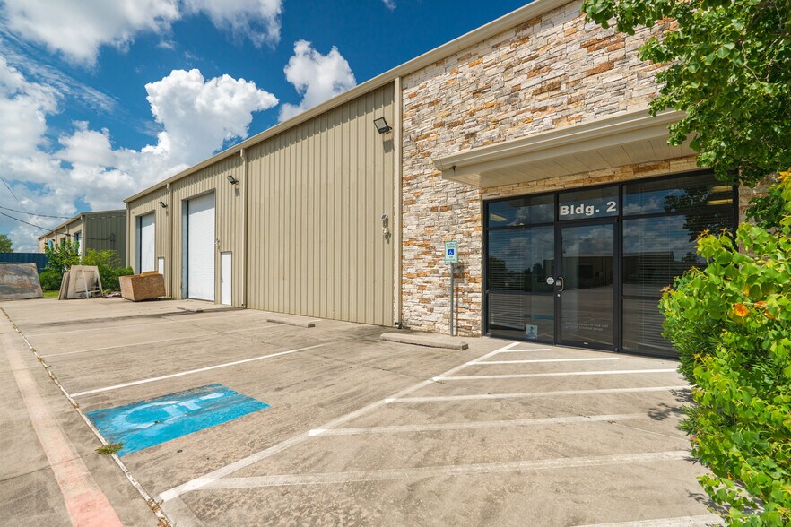 More Photos Of 8601 Fawn Trl, Conroe Warehouse For Sale