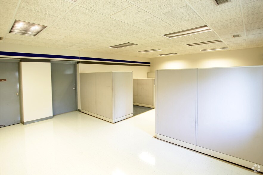 More Photos Of 2645 26th Ave S, Minneapolis Manufacturing For Lease