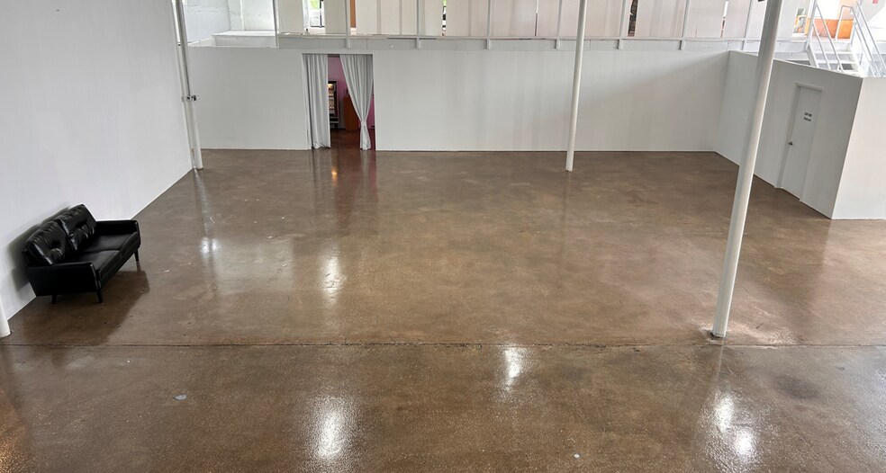 More Photos Of 297 NE 67th St, Miami Warehouse For Lease