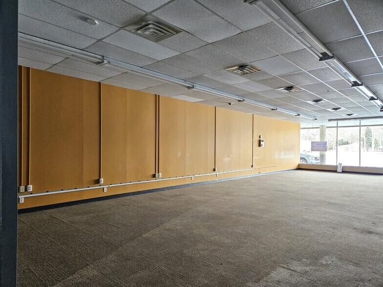 More Photos Of 3405-3419 E Genesee Ave, Saginaw Unknown For Lease