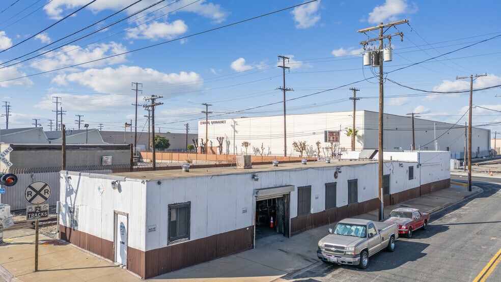 More Photos Of 2455 E 52nd St, Los Angeles Warehouse For Sale