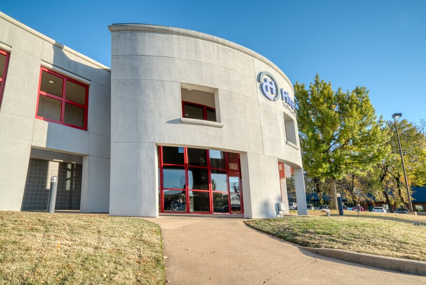 More Photos Of 7127-7133 Riverside Pky, Tulsa Office For Sale