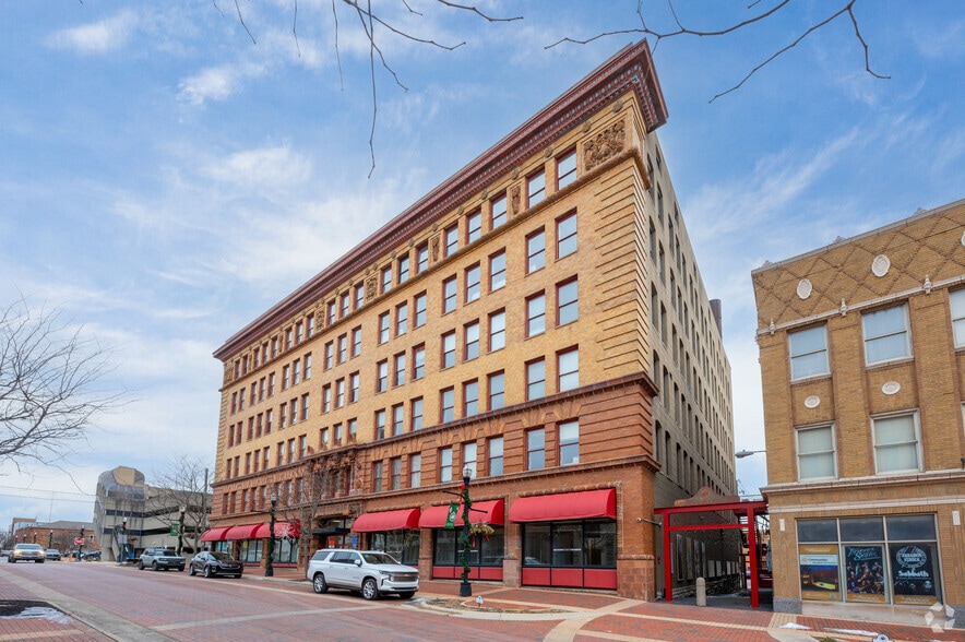More Photos Of 1106 Meridian St, Anderson Office For Lease