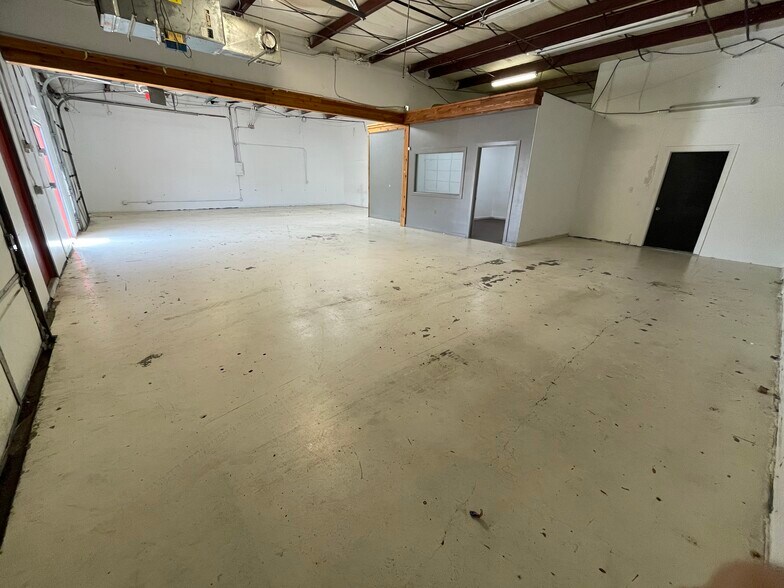 More Photos Of 1702 S State Highway 121, Lewisville Self Storage For Lease