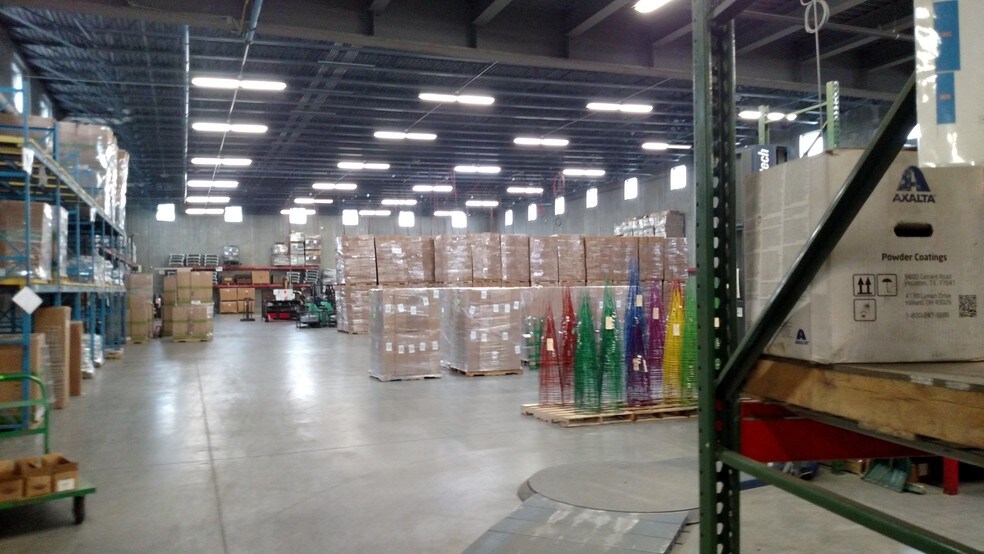 More Photos Of 5564 N 152nd St, Hugo Warehouse For Lease