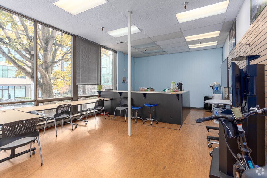 More Photos Of 3415 Stone Way N, Seattle Warehouse For Lease