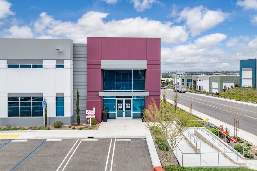 More Photos Of 42612 Avenida Alvarado, Temecula Warehouse For Lease