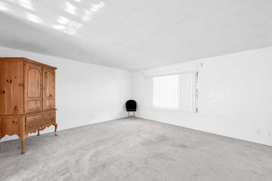 More Photos Of 1165 Sierra Vista Dr, Las Vegas Apartments For Sale