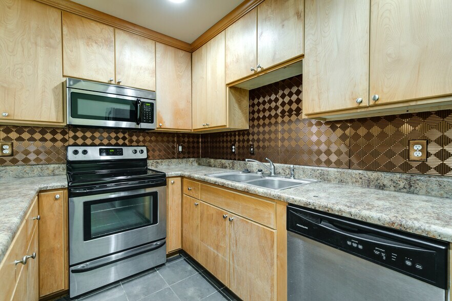More Photos Of 712 Grove Ave, Petersburg Apartments For Sale