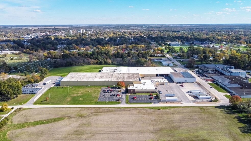 Primary Photo Of 1000 S Elmwood Dr, Mexico Warehouse For Lease