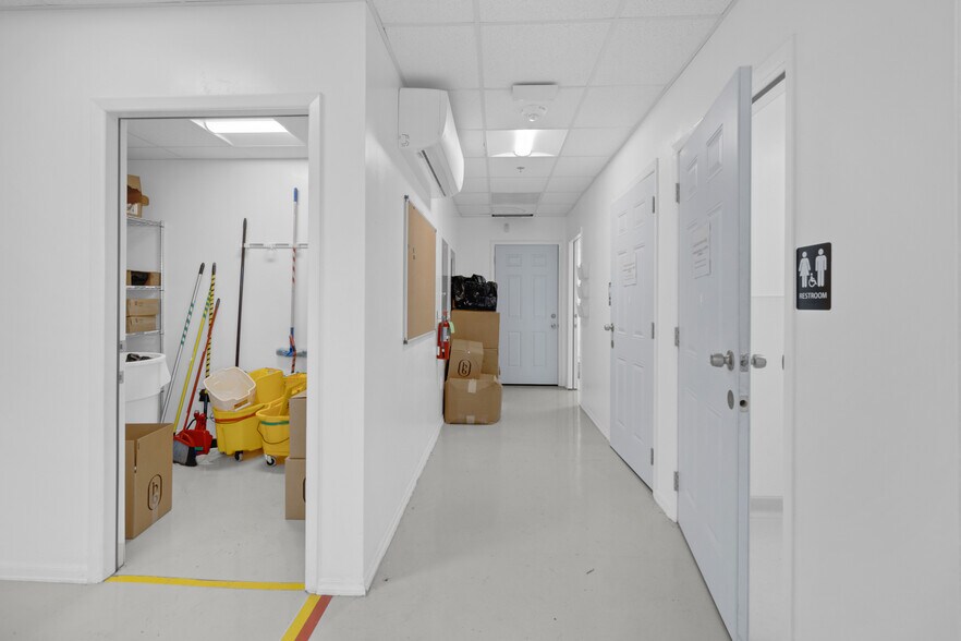 More Photos Of 991 Industrial Way, King City Warehouse For Lease