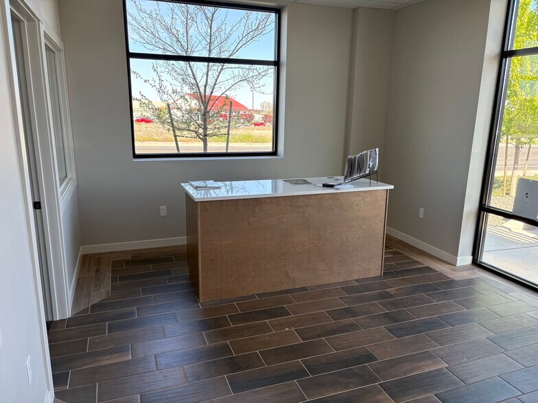 More Photos Of 6509 W. Rio Grande, Kennewick Showroom For Lease