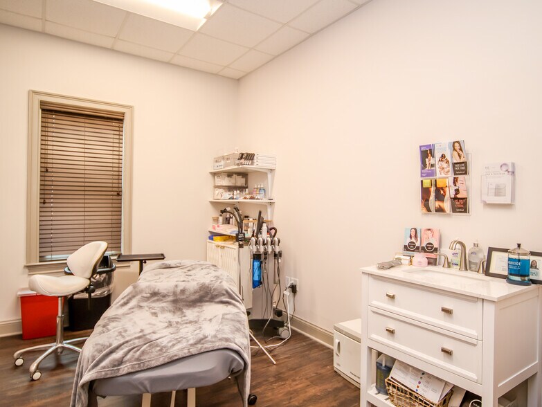 More Photos Of 404 Enterprise Dr, Oxford Medical For Sale