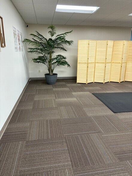 More Photos Of 5121 Maryland Way, Brentwood Office For Lease