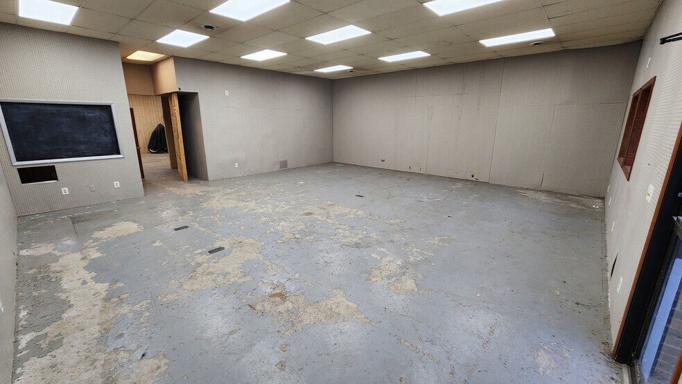 More Photos Of 109 S Main St, Marion Manufacturing For Sale