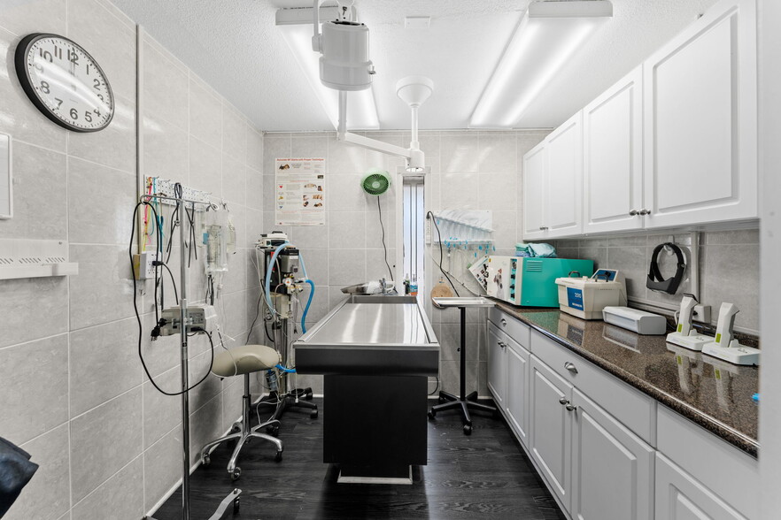 More Photos Of 1029 Sarno Rd, Melbourne Medical For Sale