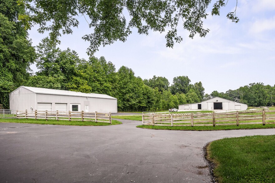 More Photos Of 1499 W Whitehall Rd, Cookeville Light Distribution For Sale