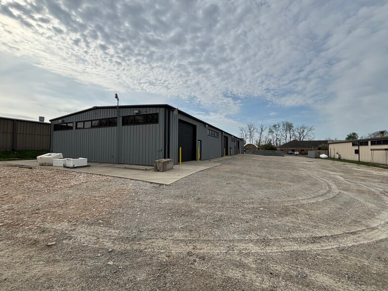 More Photos Of 4155 Gibson Dr, Tipp City Manufacturing For Lease