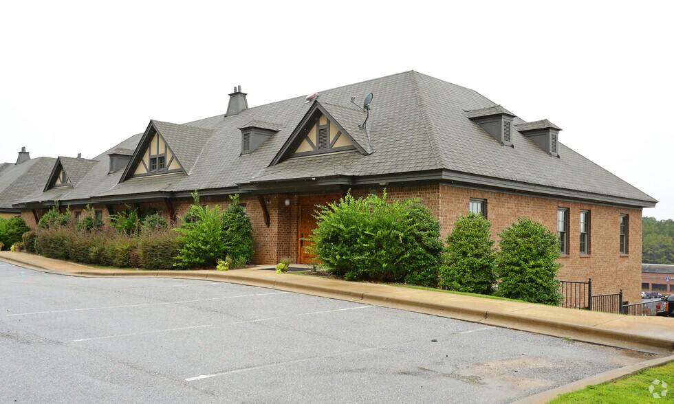 More Photos Of 3000 Southlake Park, Birmingham Office For Sale
