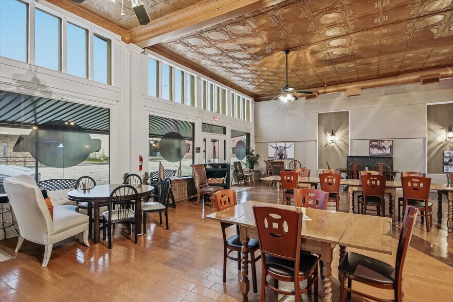 More Photos Of 109 N Houston St, Edgewood Restaurant For Sale