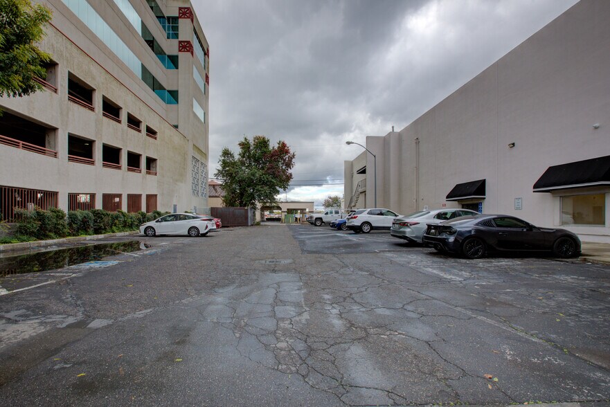 More Photos Of 817-819 10th St, Modesto Office For Lease