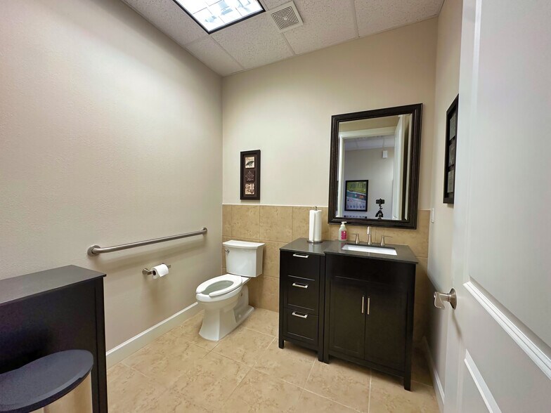 More Photos Of 20008 Champion Forest Dr, Spring Office For Sale