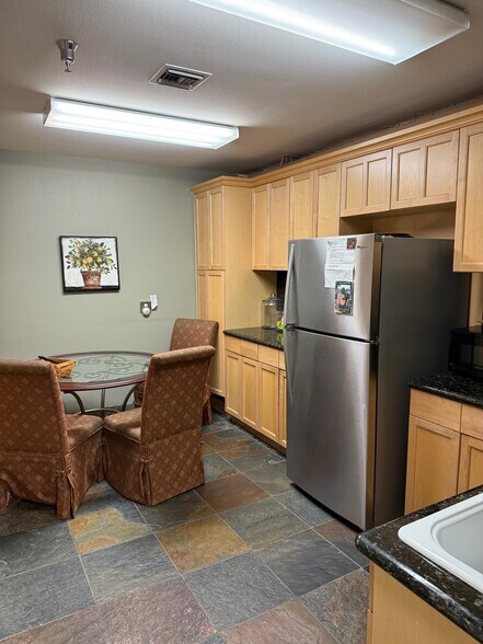 More Photos Of 28350 Roadside Dr, Agoura Hills Storefront For Sale