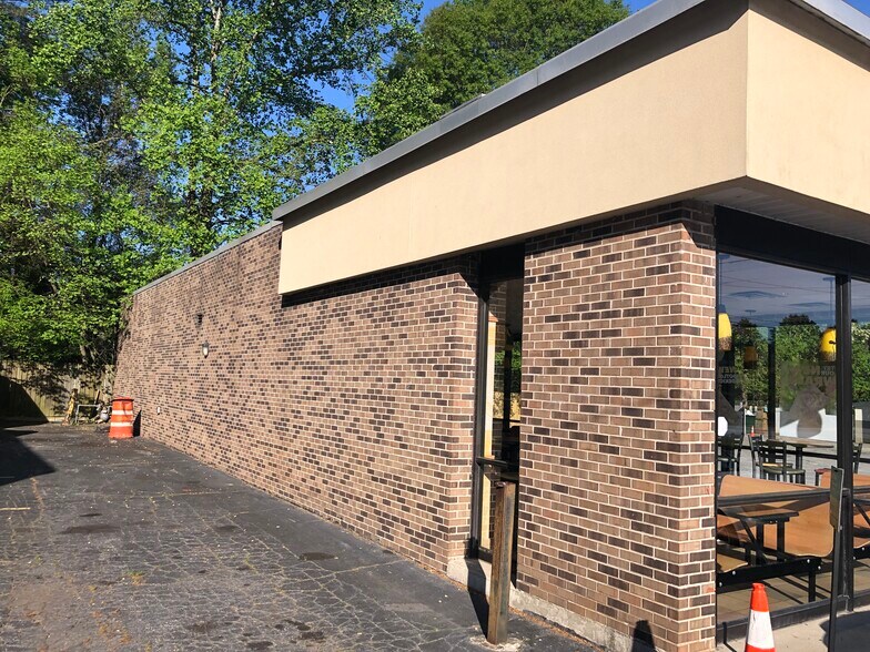 More Photos Of 1362 Brockett Rd, Clarkston Freestanding For Sale