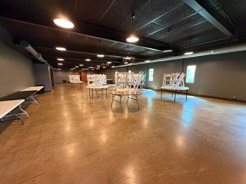 More Photos Of 516 Adams St, Mason Flex For Sale