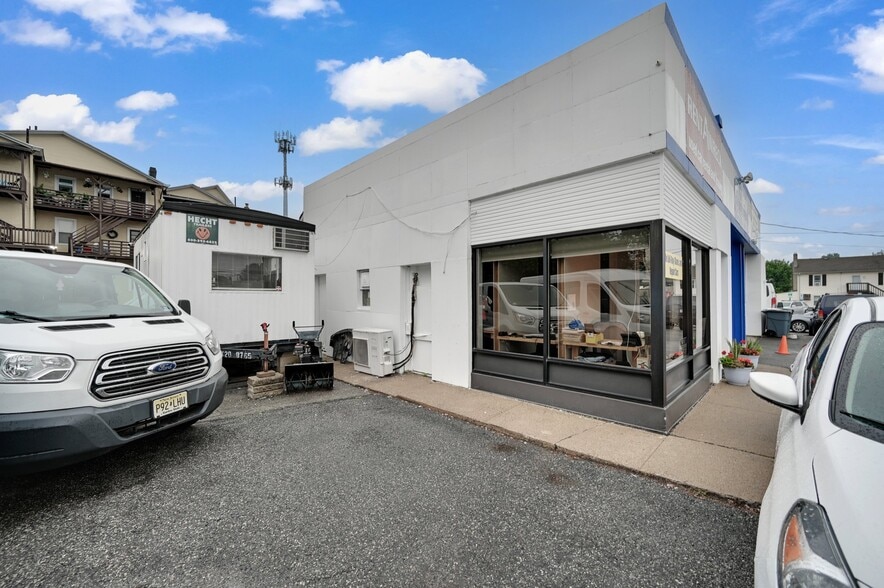 More Photos Of 33 N Morris St, Dover Auto Repair For Sale