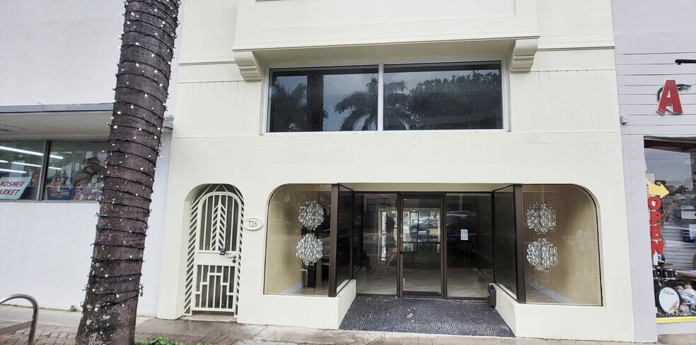 More Photos Of 726 Arthur Godfrey Rd, Miami Beach Restaurant For Lease