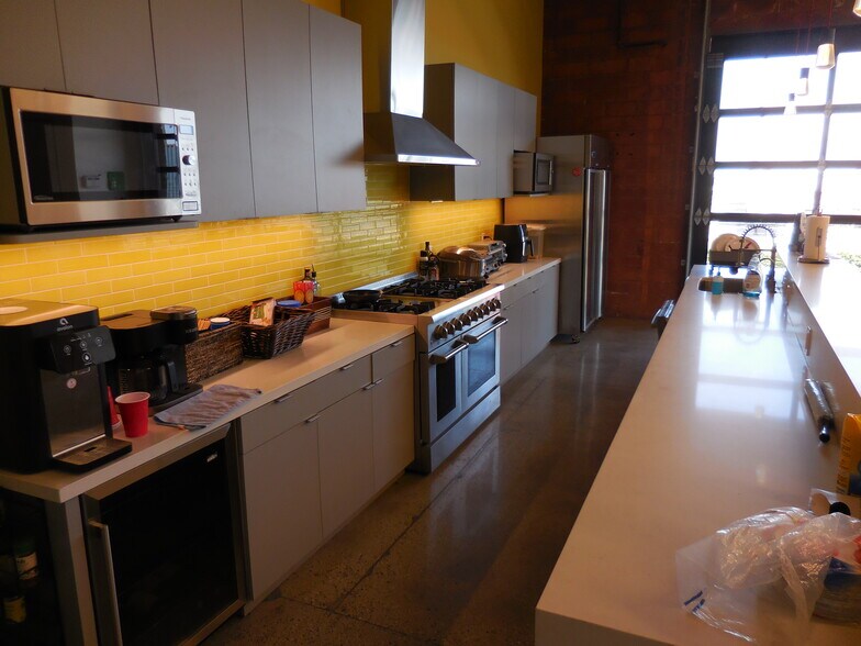 More Photos Of 1206-1210 W Jon St, Torrance Warehouse For Sale