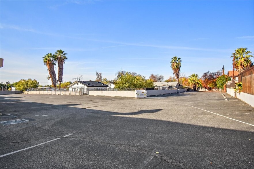 More Photos Of 1376 N Waterman Ave, San Bernardino Unknown For Lease
