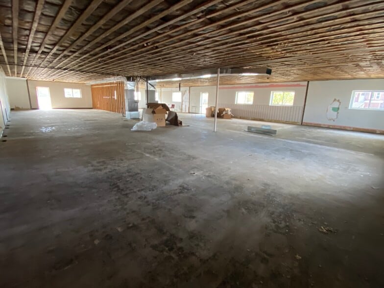 More Photos Of 402 Vine St, Atwood Freestanding For Sale