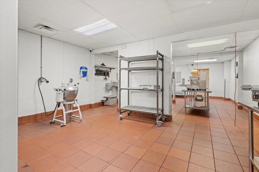 More Photos Of 1250-1264 SW Biltmore St, Port Saint Lucie Warehouse For Sale